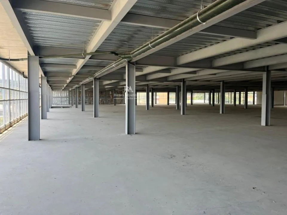 Spacious Investment Building for Sale in Pozos, Santa Ana