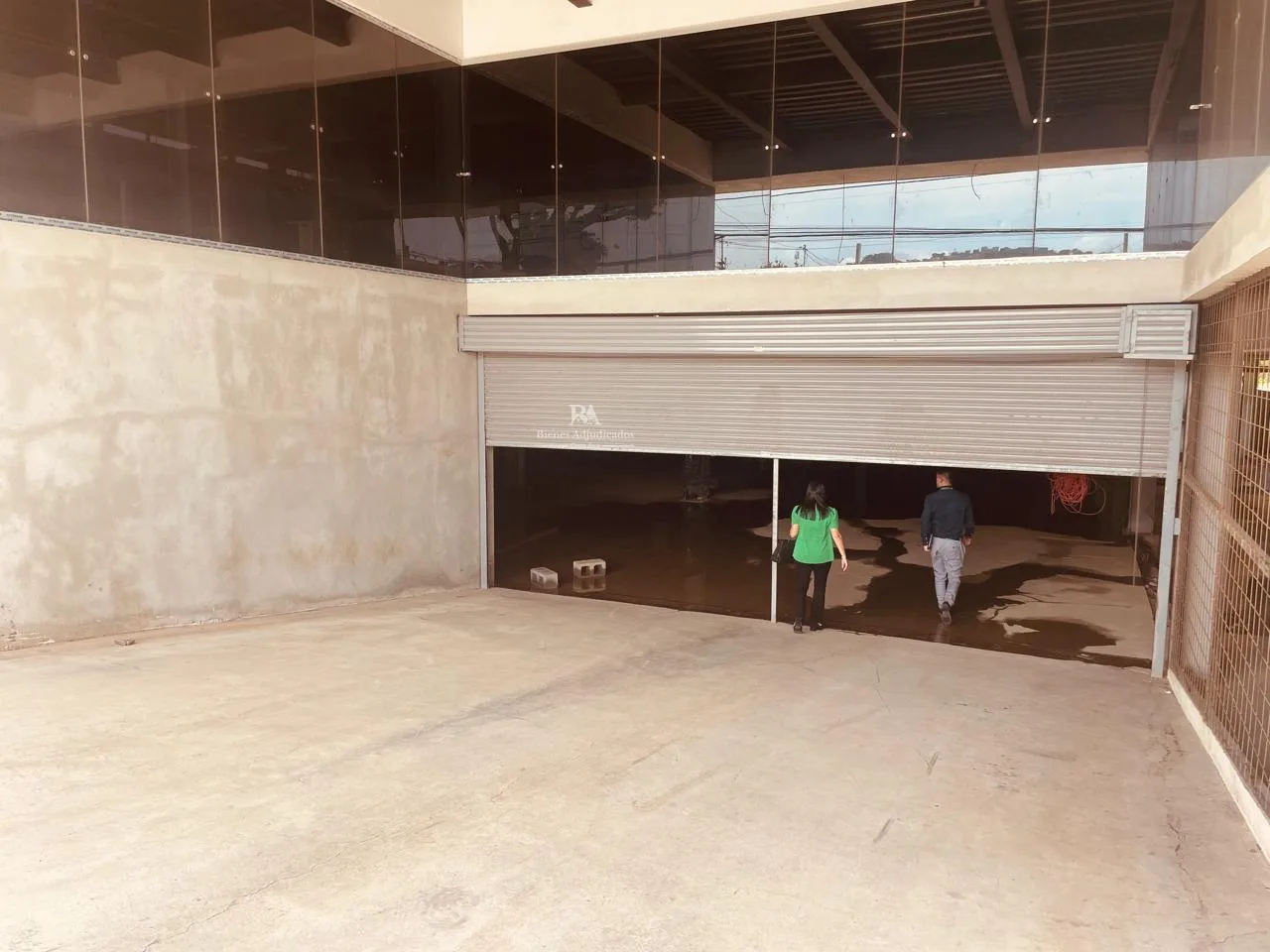 Spacious Investment Building for Sale in Pozos, Santa Ana