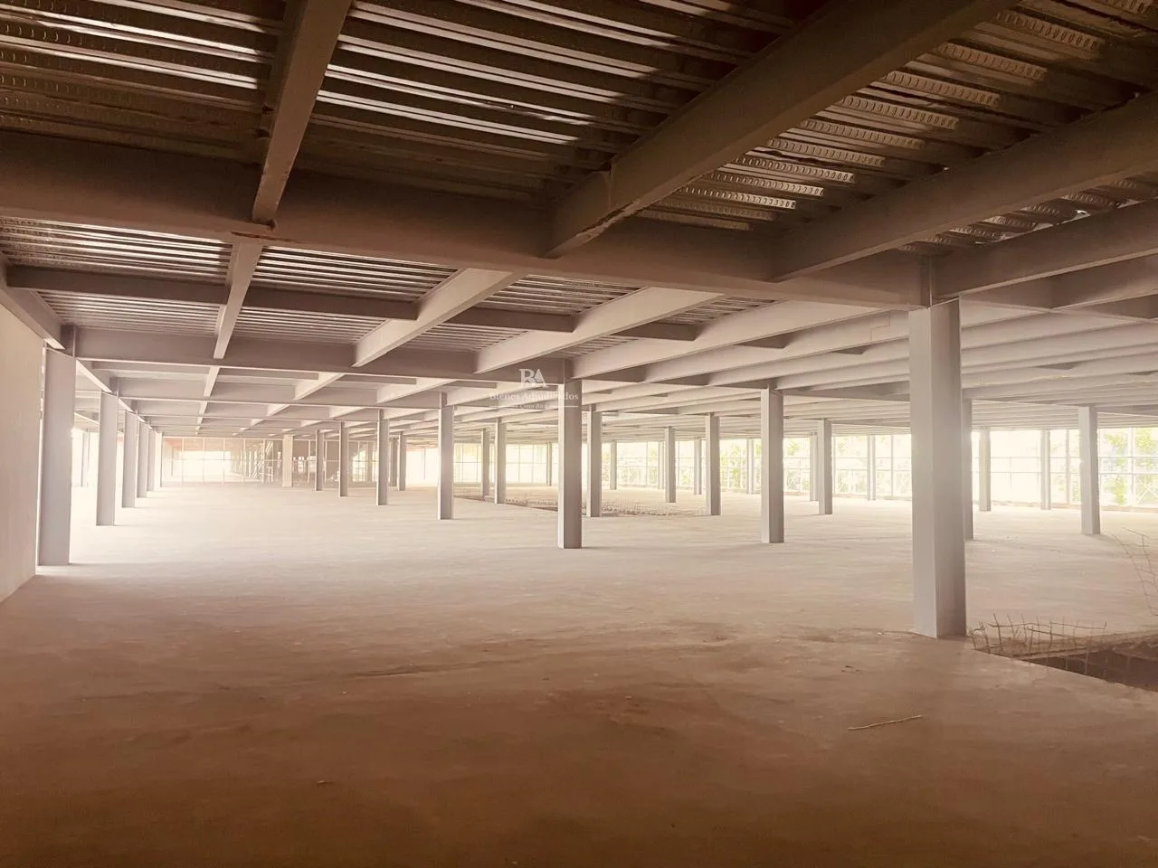 Spacious Investment Building for Sale in Pozos, Santa Ana