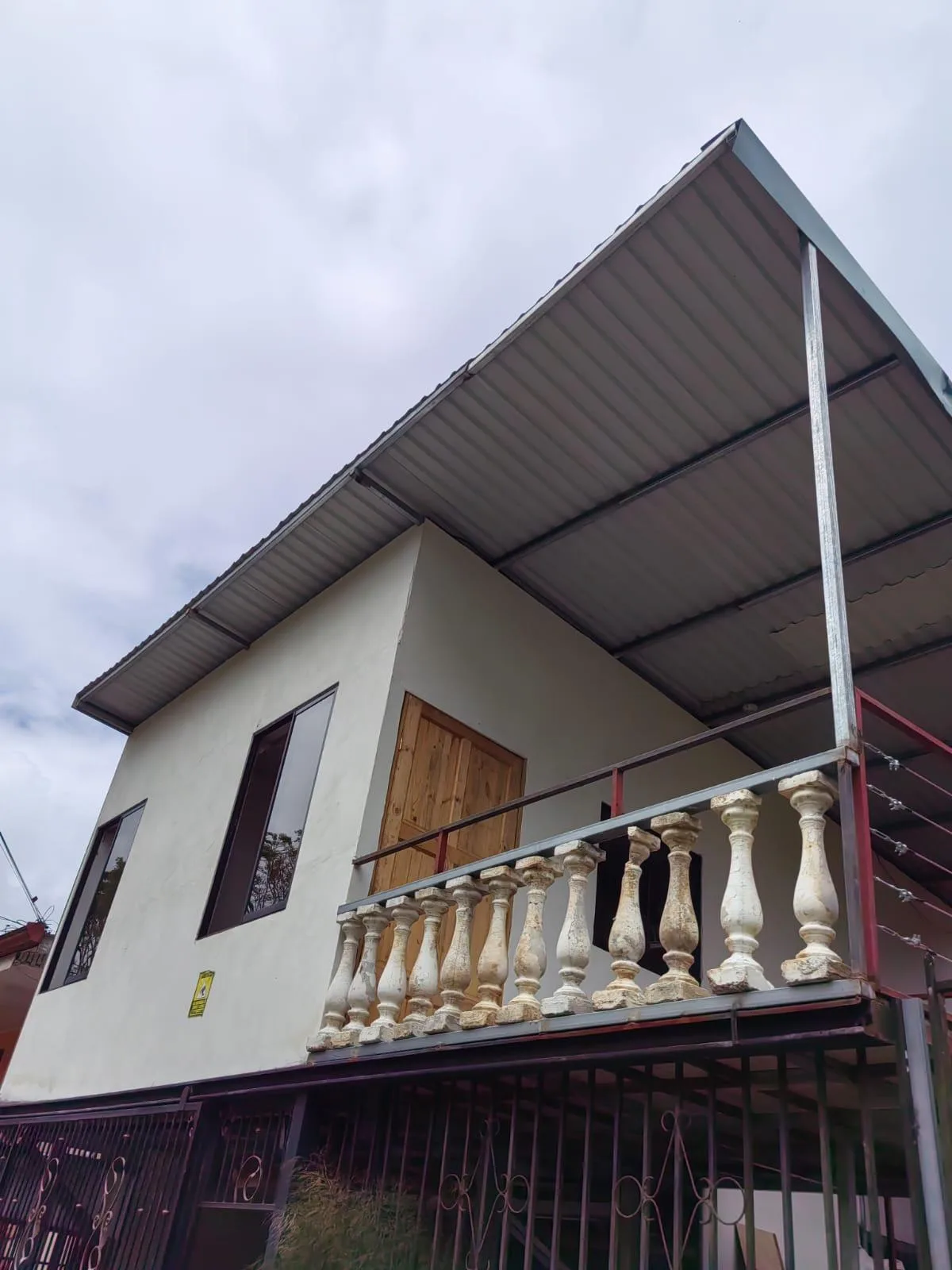 Casa y dos apartamentos Santa Rosa Turrialba