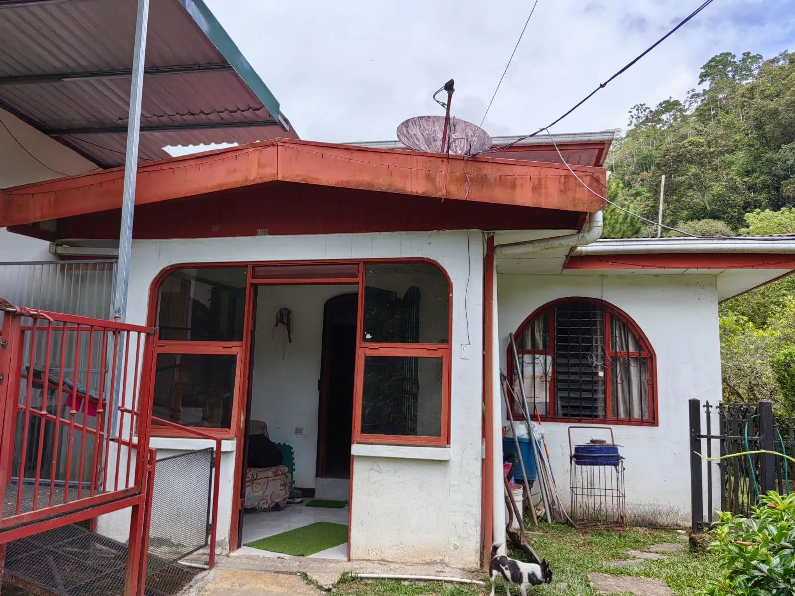 Casa y dos apartamentos Santa Rosa Turrialba