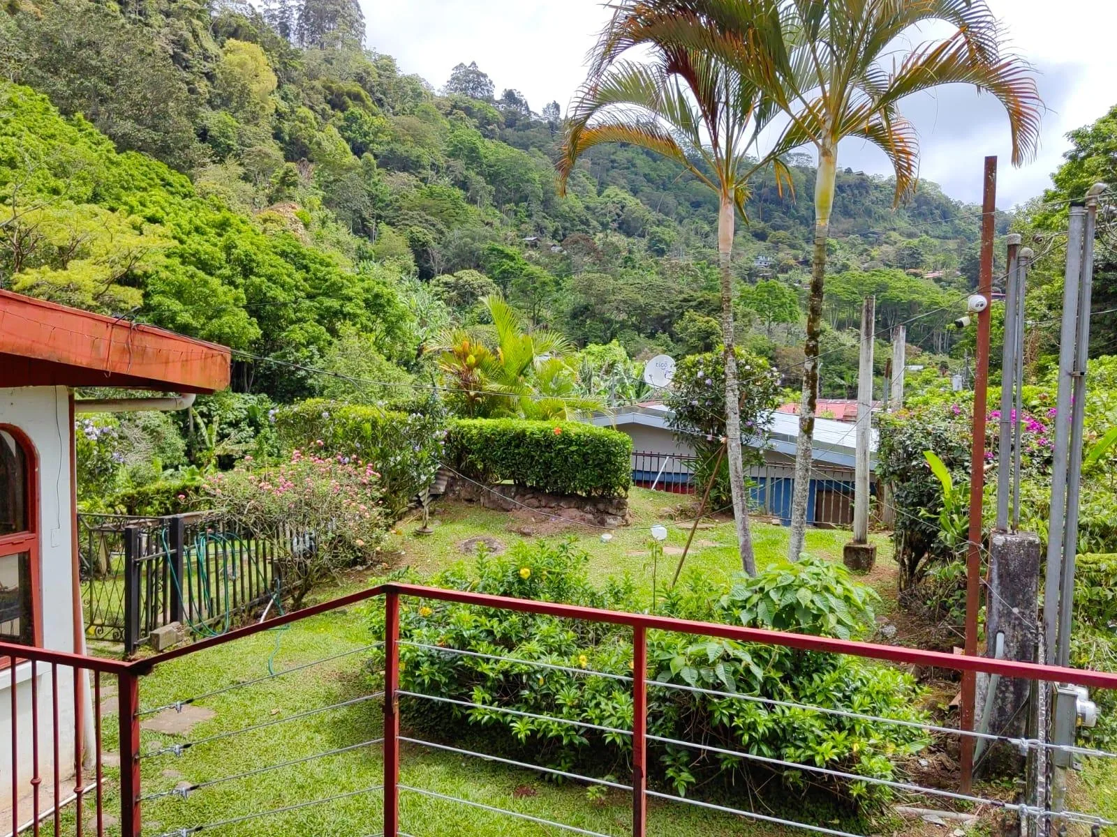 Casa y dos apartamentos Santa Rosa Turrialba