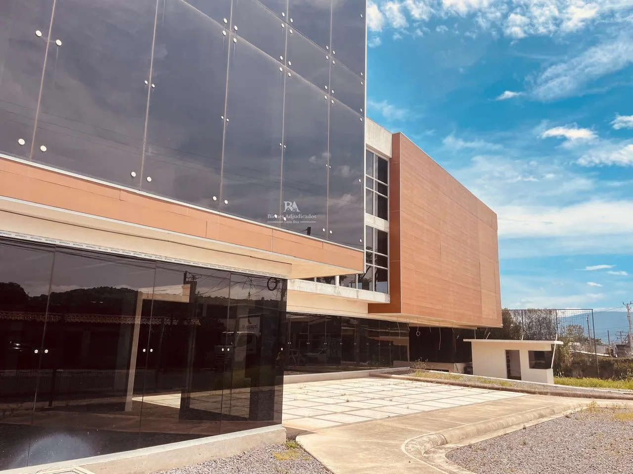 Edificio en Pozos de Santa Ana