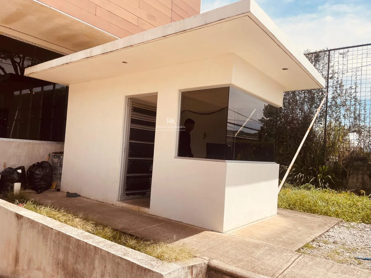 Edificio en Pozos de Santa Ana