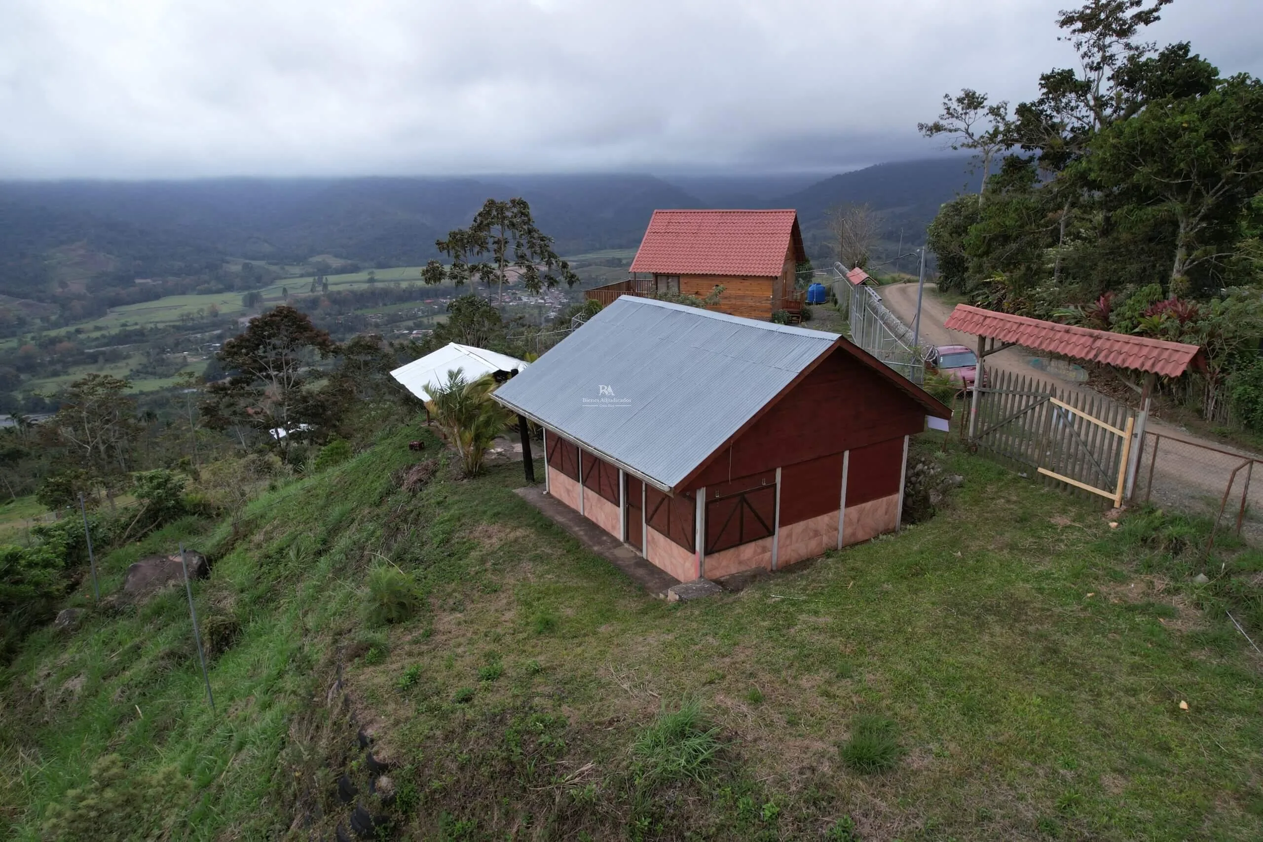 Lote con construcción Cartago