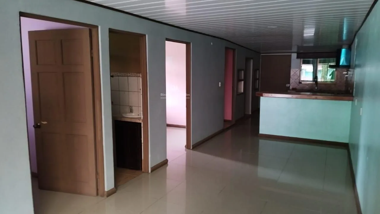 Lote con construcción en Limón