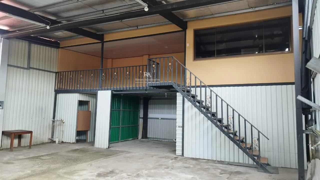 Lote con construcción en Limón