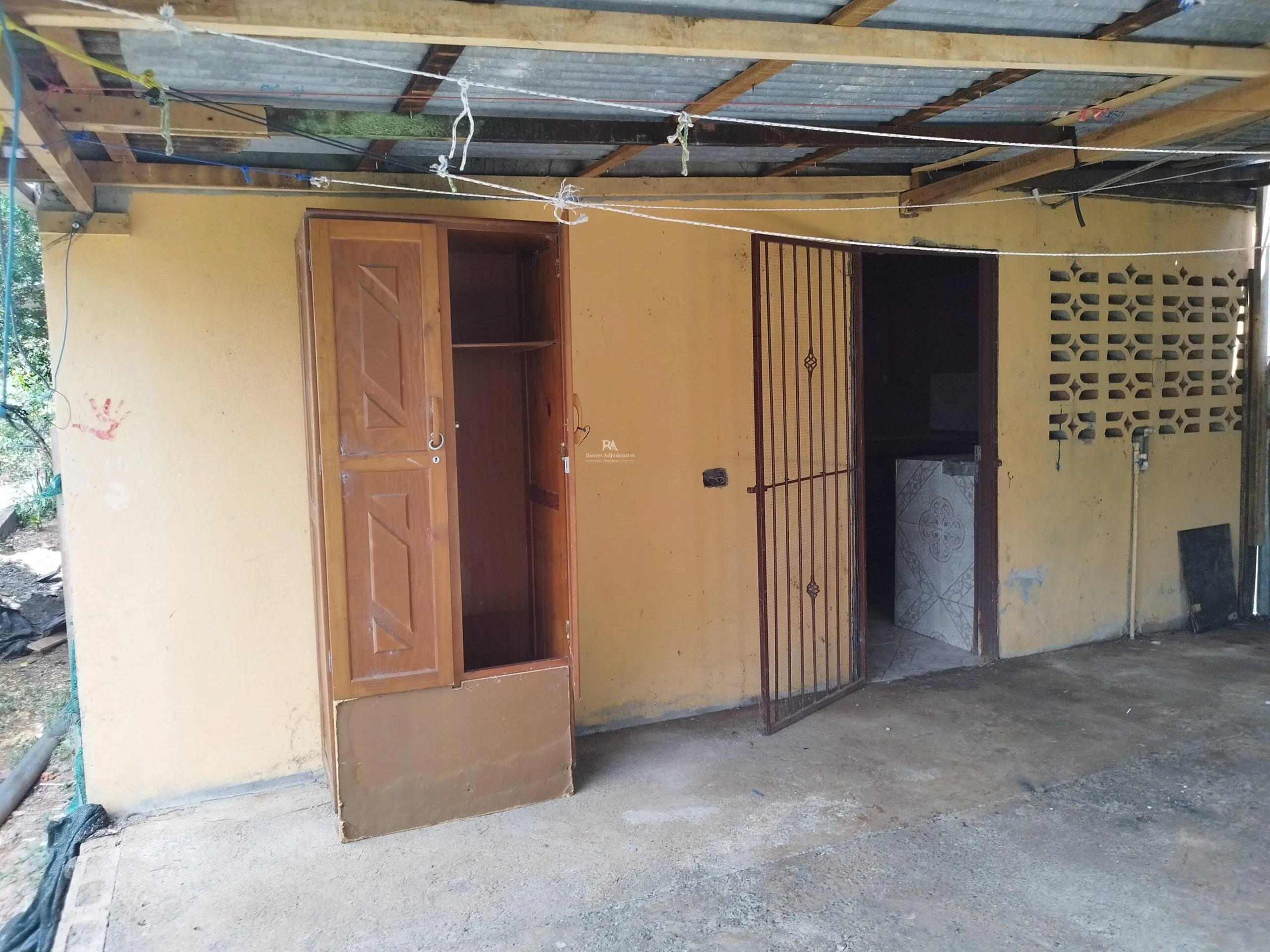 Lote con construcción en Orotina