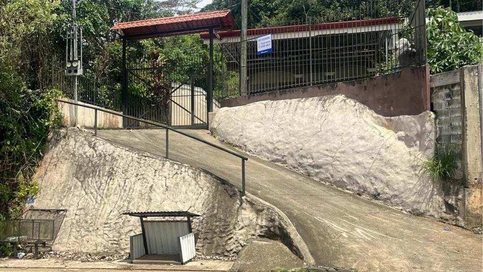 Lote con construcción en Pérez Zeledón