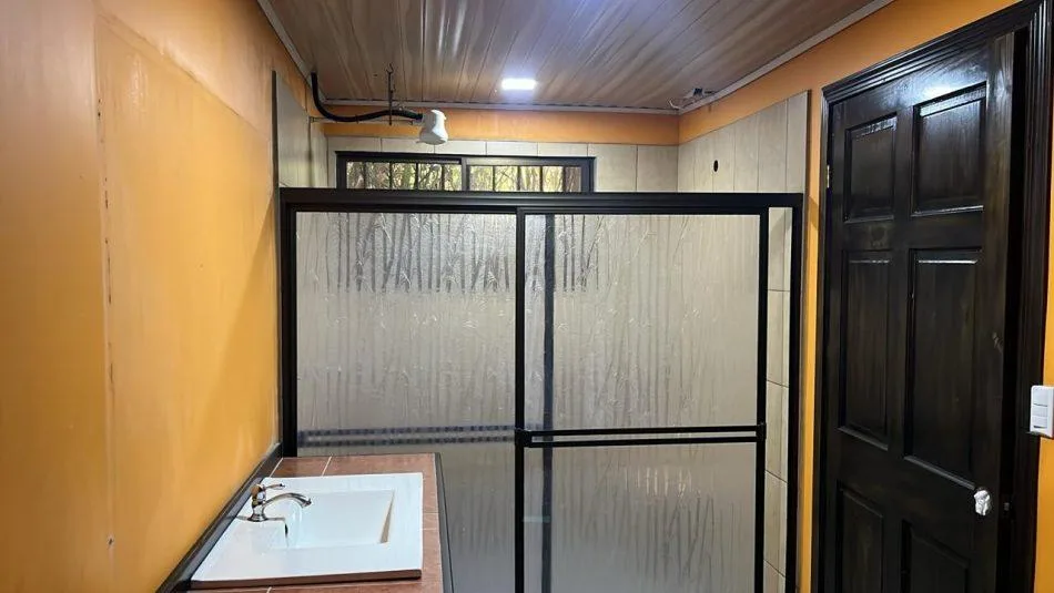 Lote con construcción en Pérez Zeledón