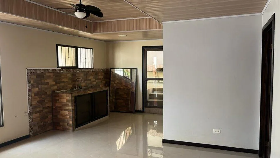 Lote con construcción en Pérez Zeledón