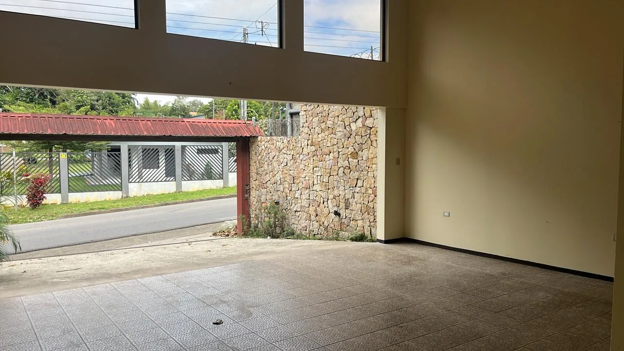 Lote con construcción en Pérez Zeledón