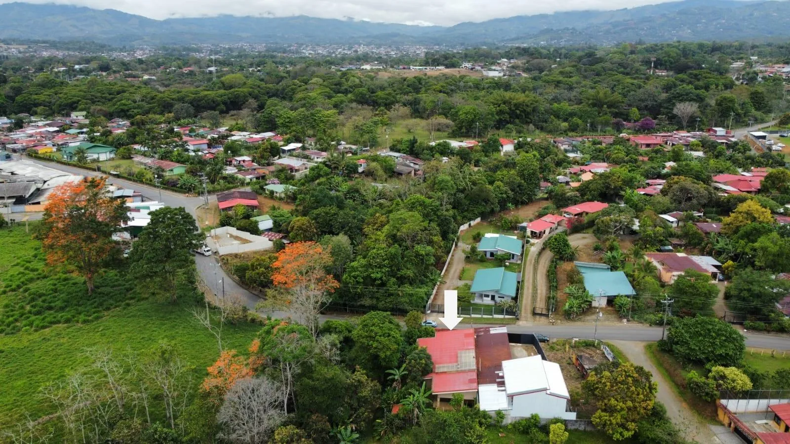 Lote con construcción en Pérez Zeledón