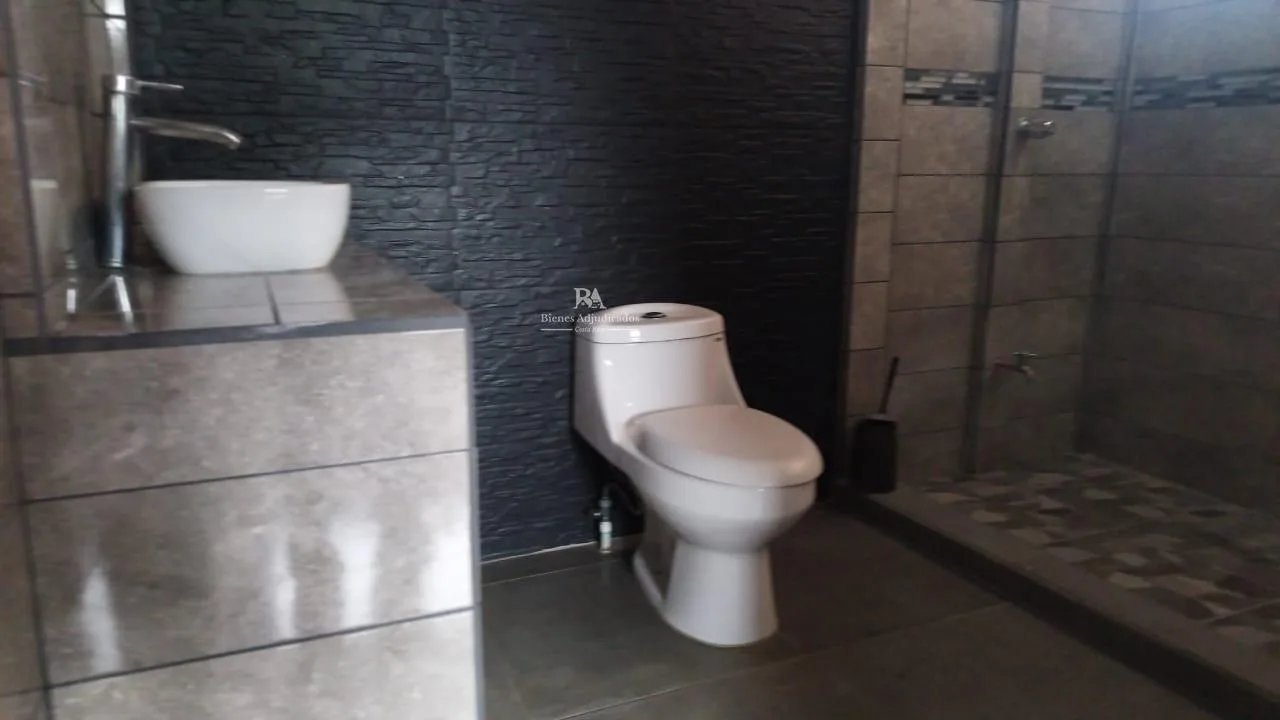 Lote con construcción en Puntarenas