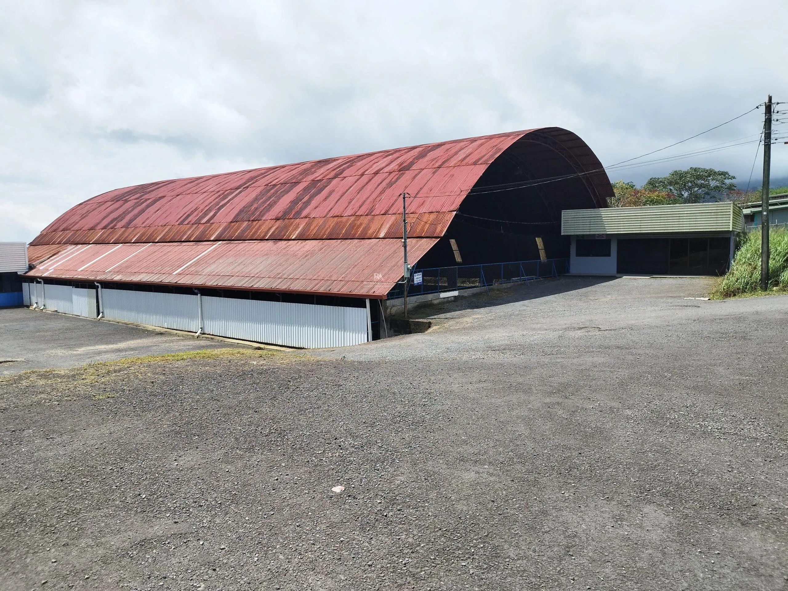 Lote con construcción en San Carlos