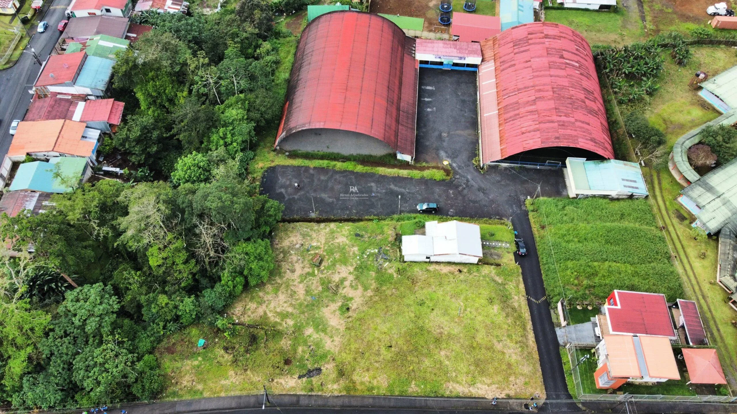 Lote con construcción en San Carlos