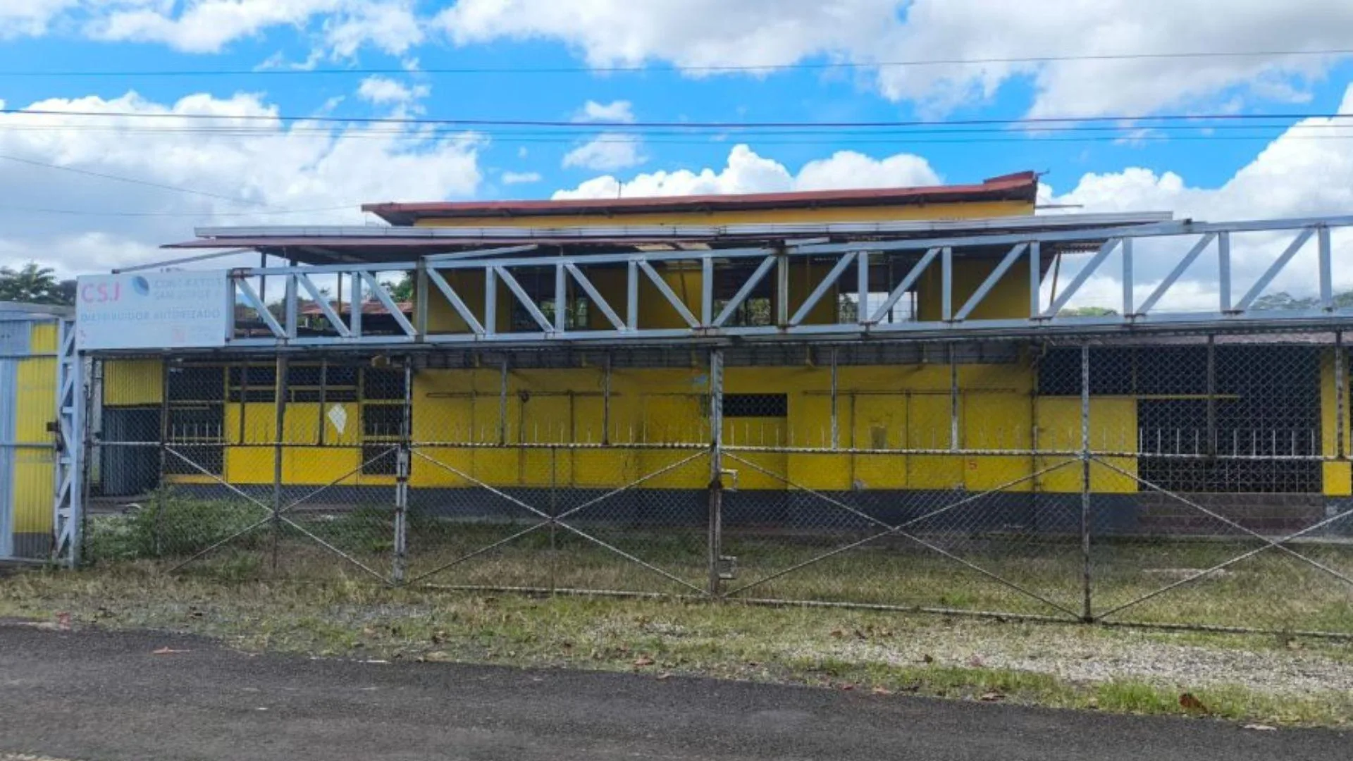 Lote con construcción en San Ramón