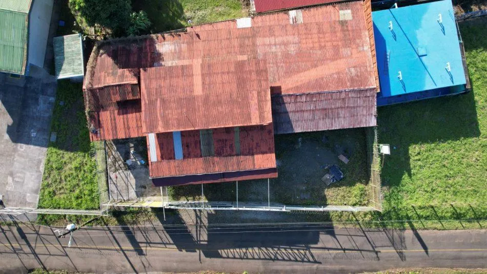 Lote con construcción en San Ramón