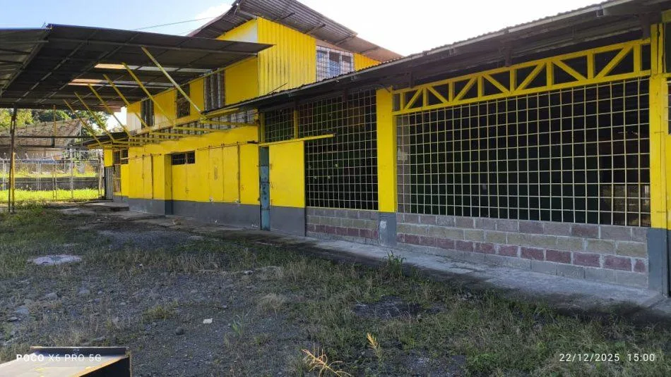 Lote con construcción en San Ramón
