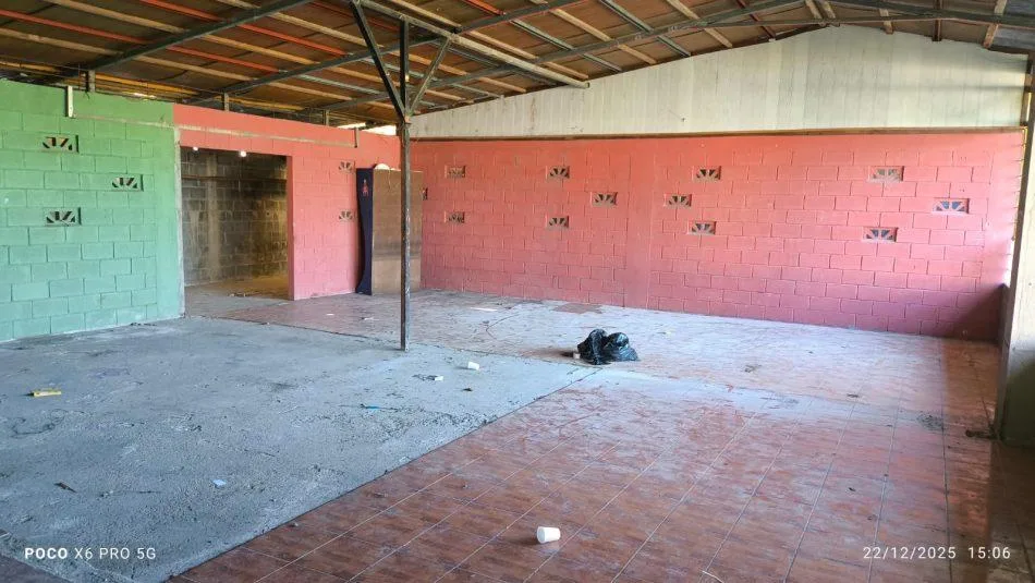 Lote con construcción en San Ramón