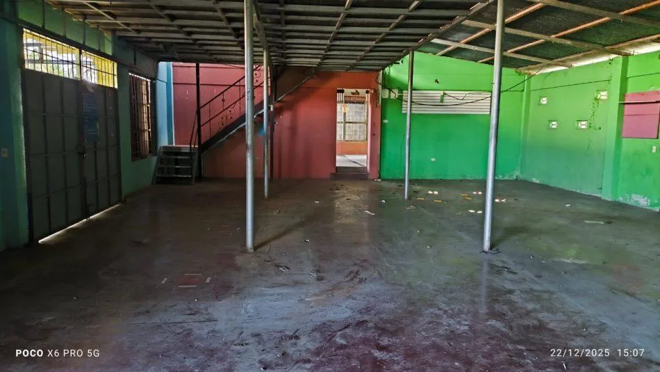 Lote con construcción en San Ramón