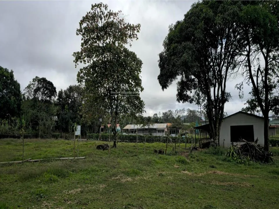 Lote con construcción en San Ramón