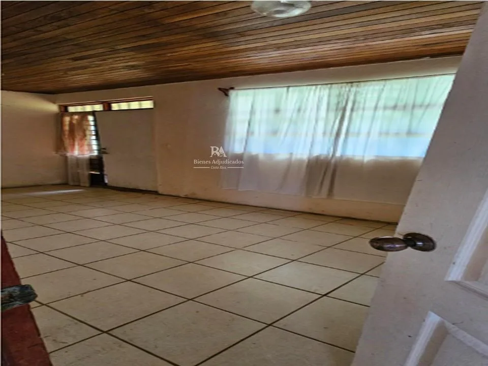 Lote con construcción en San Ramón