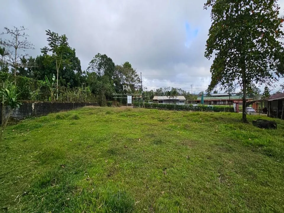 Lote con construcción en San Ramón