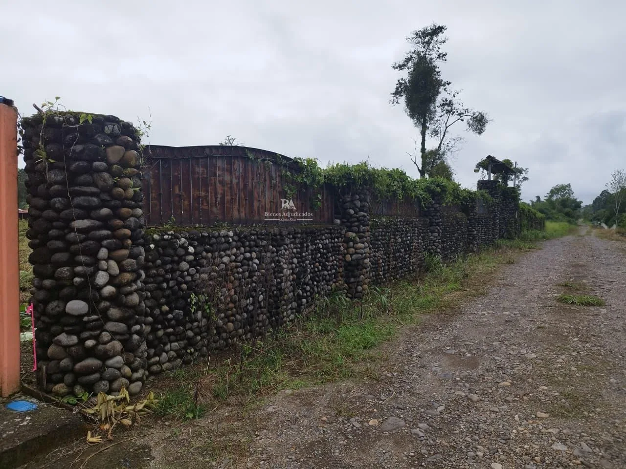 Lote con construcción en Sarapiquí