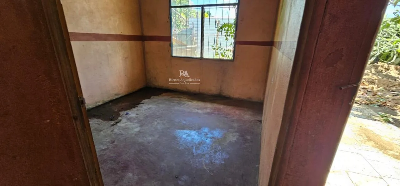 Lote con construcción en Upala