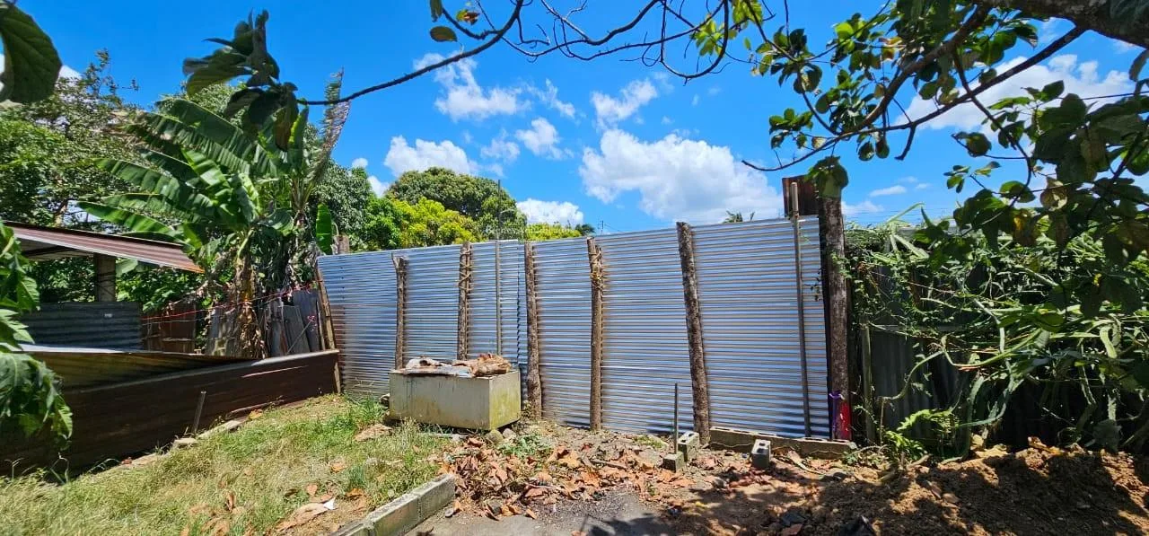 Lote con construcción en Upala