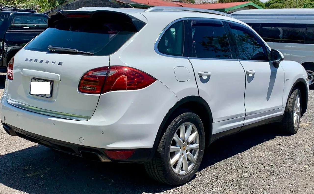 PORSCHE – CAYENNE – 2012