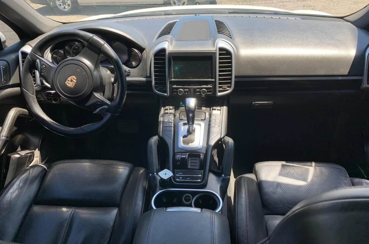 PORSCHE – CAYENNE – 2012