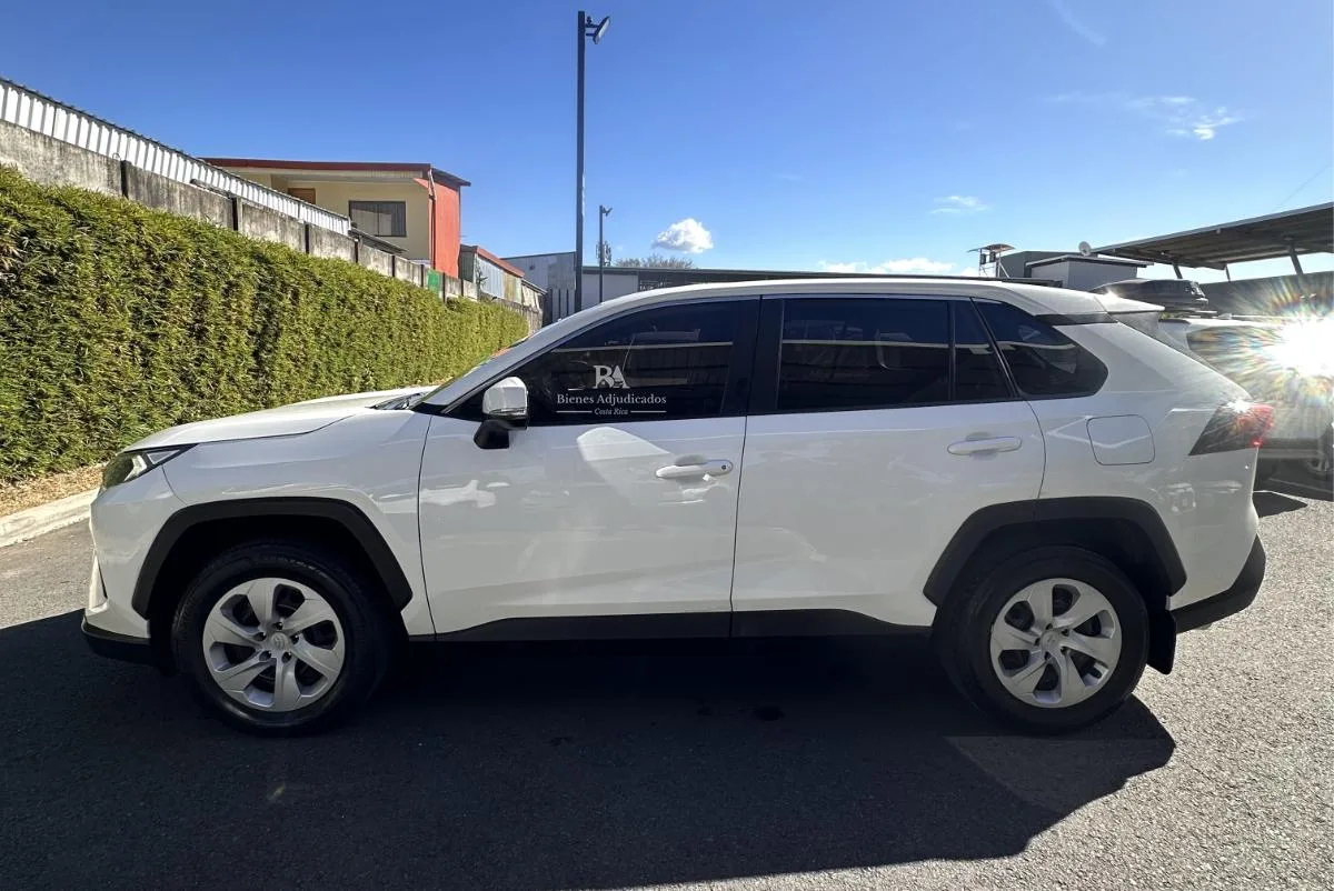 TOYOTA RAV4 LE 2024