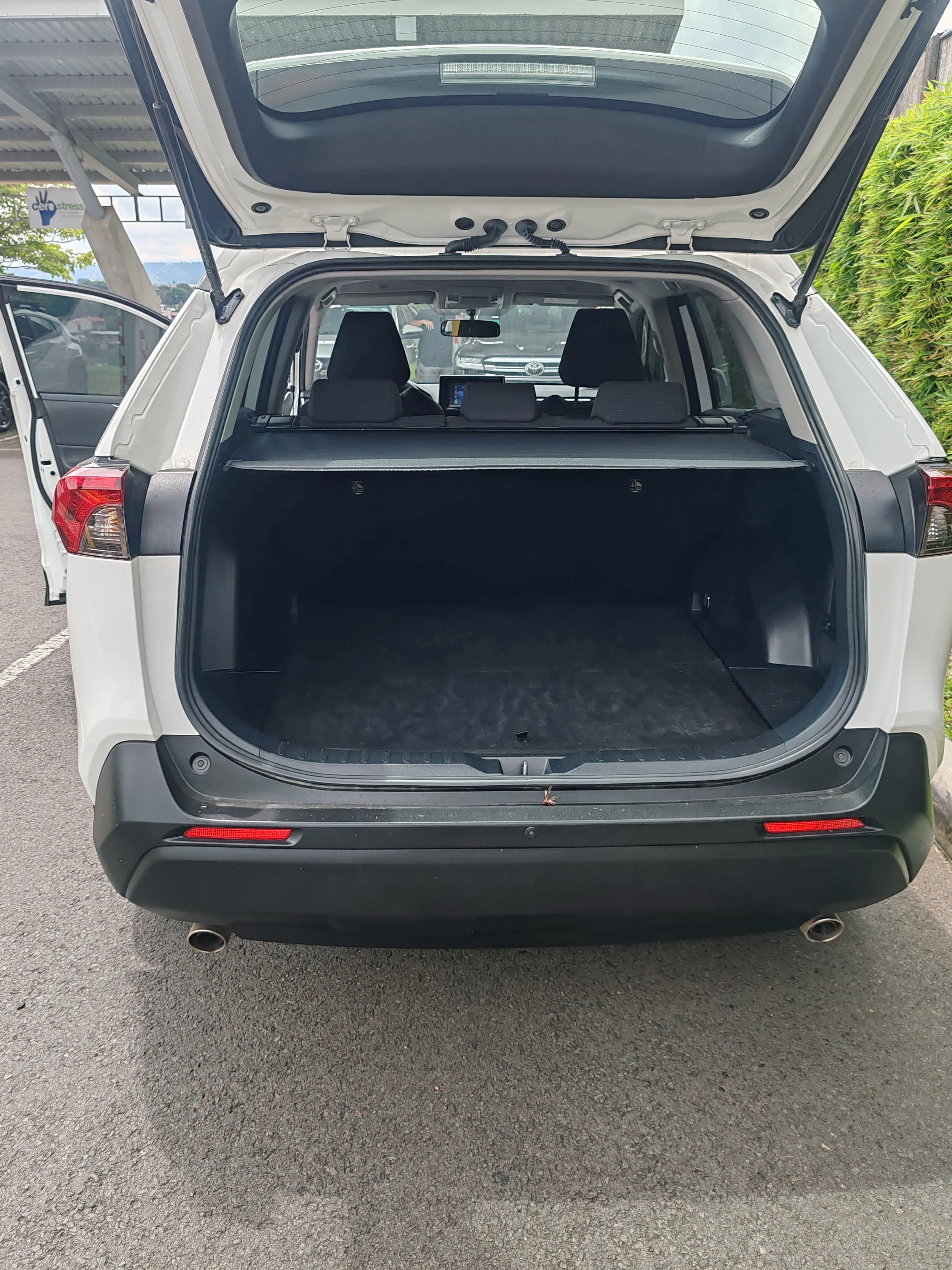 TOYOTA RAV4 LE 2024