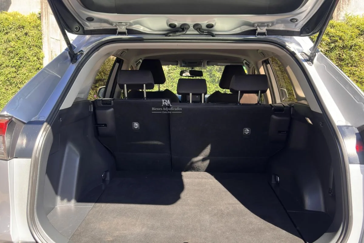 TOYOTA RAV4 XLE 2024
