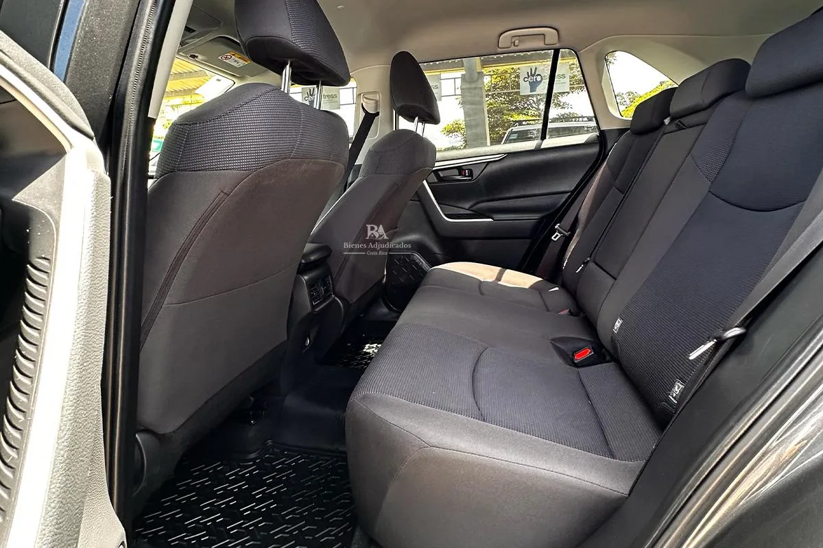 TOYOTA RAV4 XLE 2024