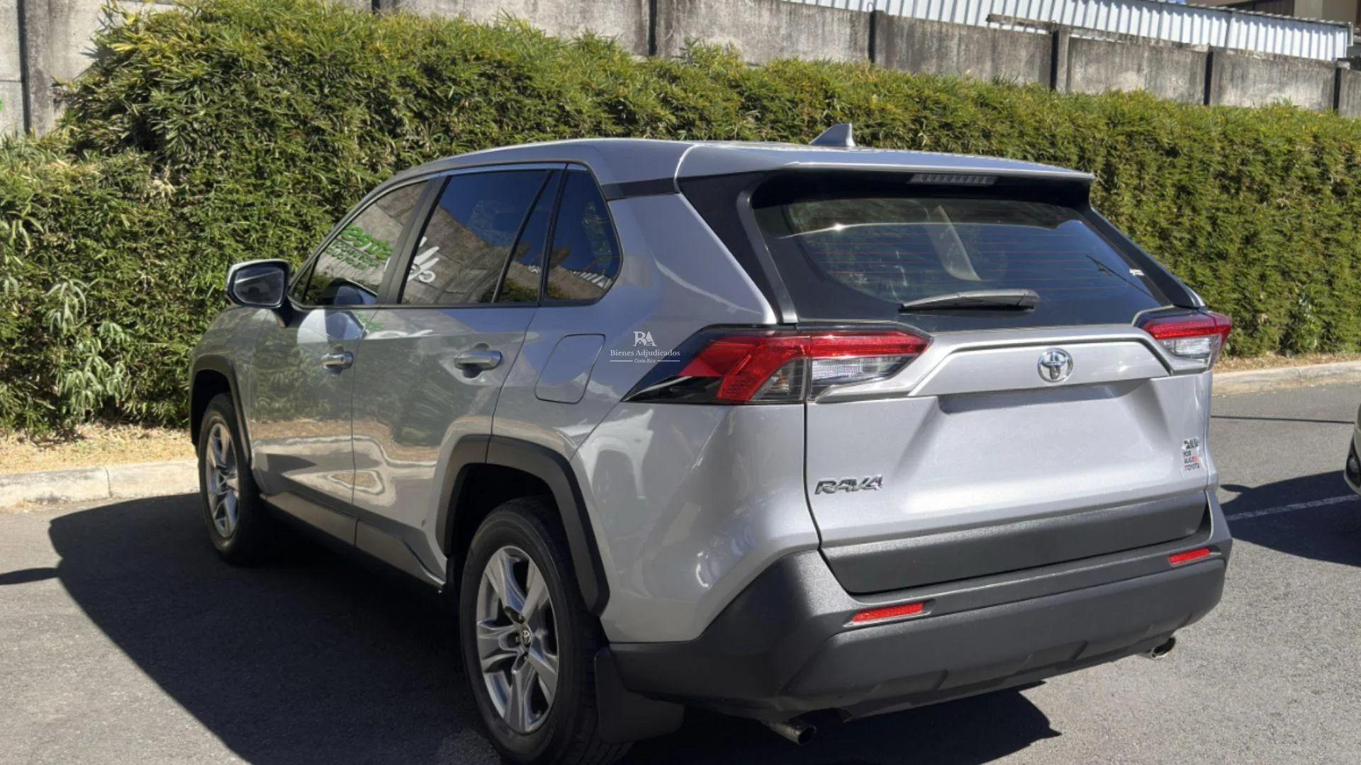 TOYOTA RAV4 XLE 2024